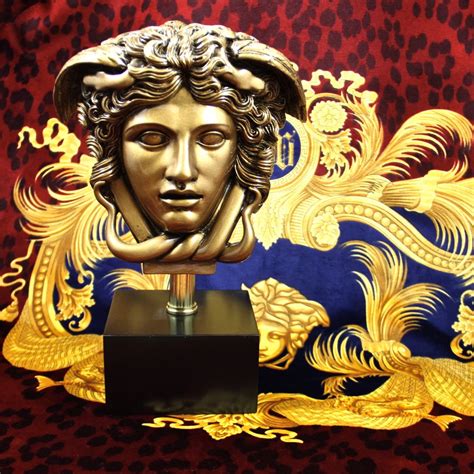 versace medusa head meaning